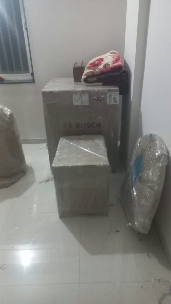 Specialized packing for large appliances, using original boxing for maximum safety during relocation.