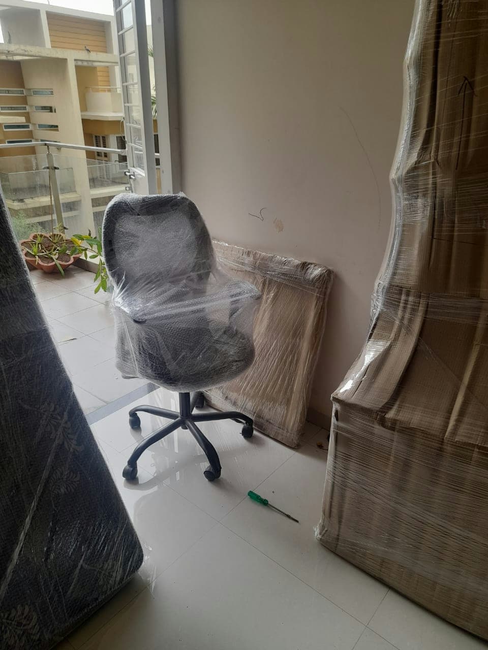 Specialized packing for home office equipment, ensuring all items like chairs and desks are protected.